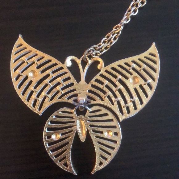 Vintage ‘60s Butterfly Pendant Necklace - Picture 4 of 10